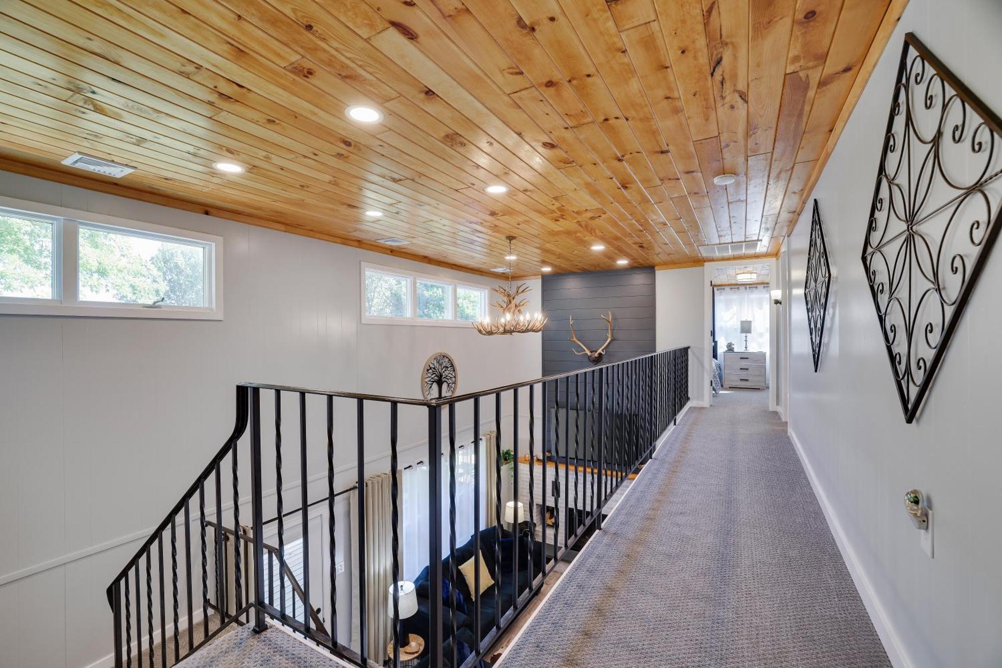 Poconos Brand New Lakefront Oasis 1 Acre, Hottub Gameroom Firepits Talk About Privacy Albrightsville Eksteriør billede